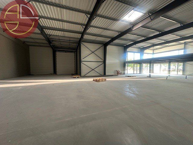 Location local 690 m² à BEAUZELLE