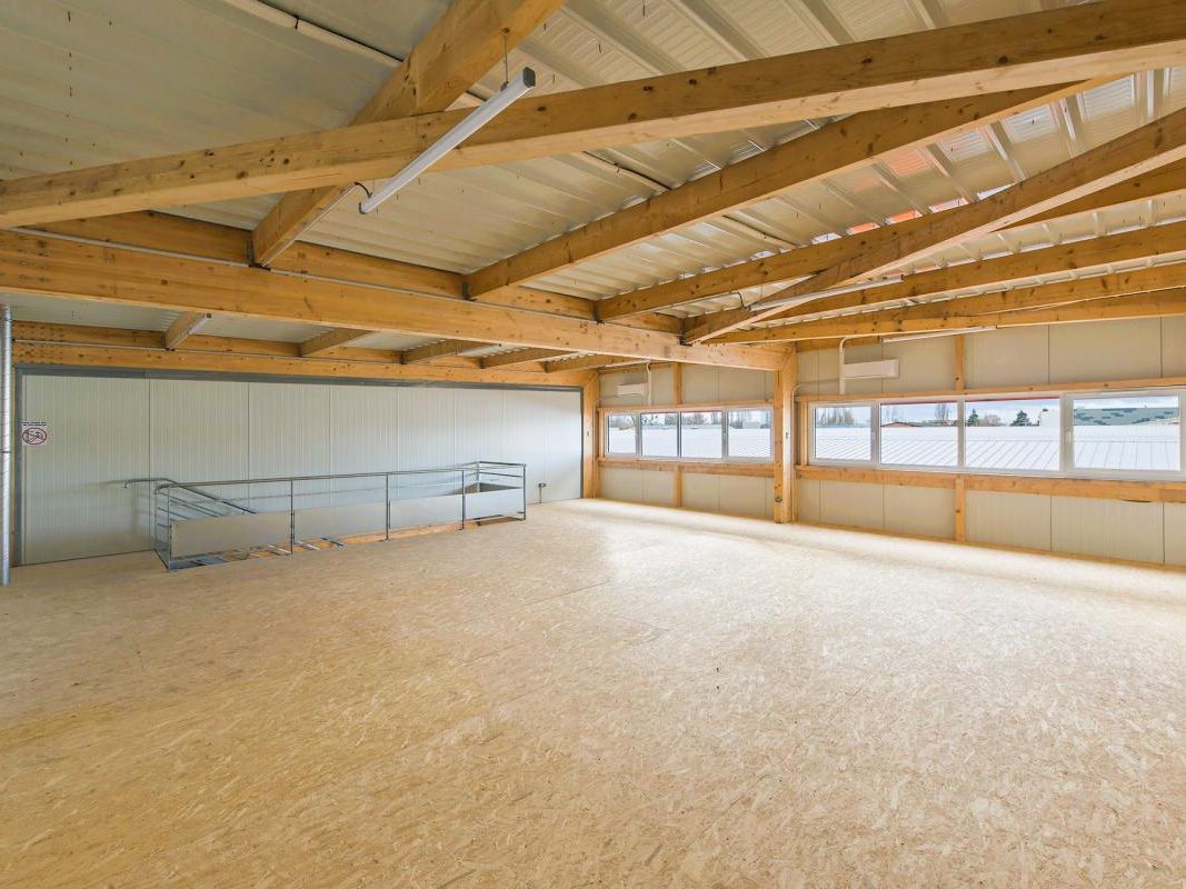 Location entrepôts 192 m² non divisibles