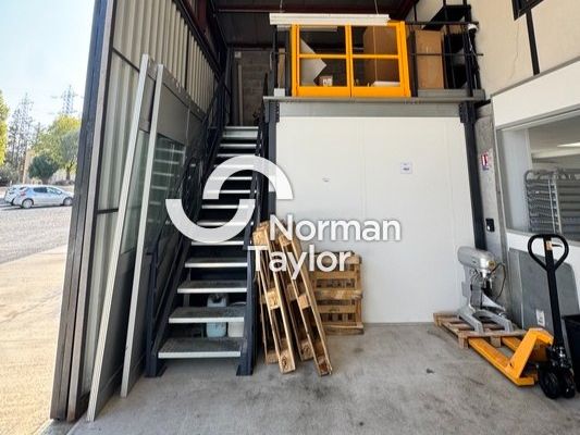 Location local d''activites 324 m² non divisibles