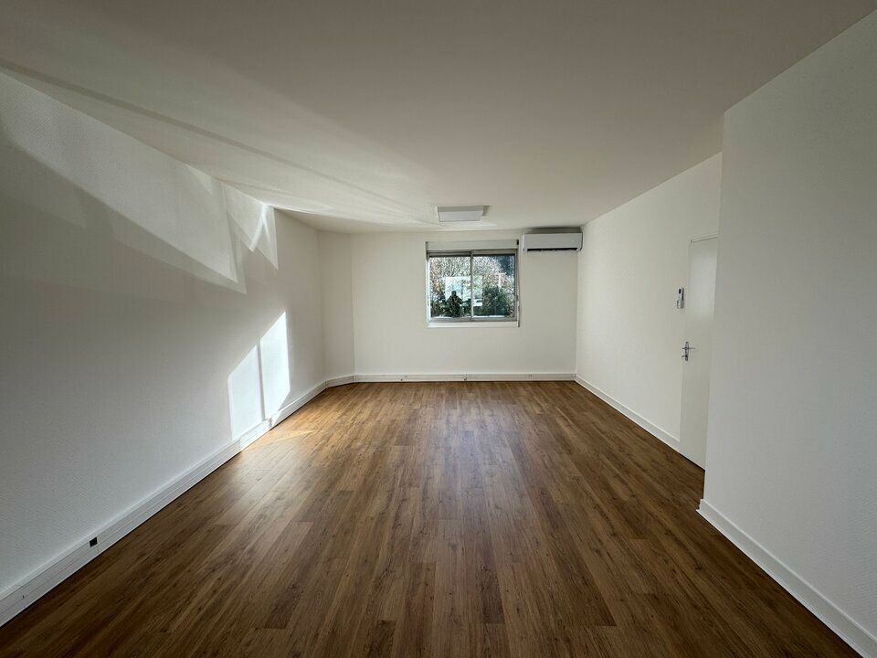 SAINT-AVERTIN BUREAUX A LOUER 91 M² 3 PARKINGS REFAIT 