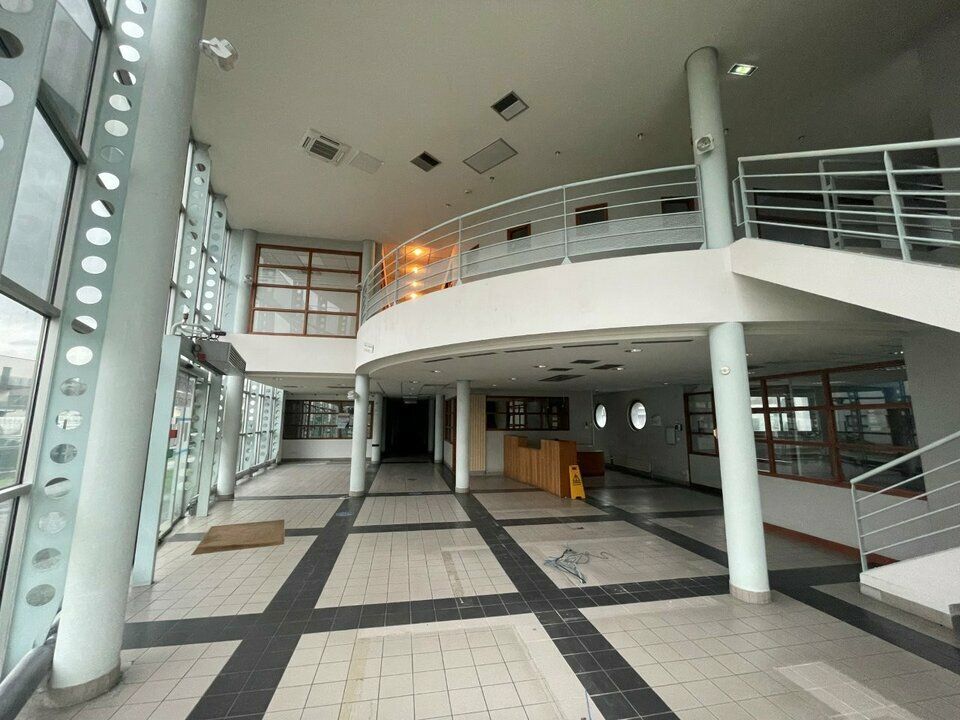 Location local professionnel 1200 m² non divisibles