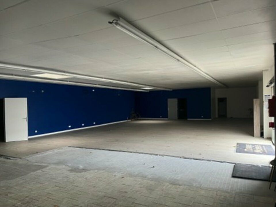 Location local commercial 300 m² non divisibles
