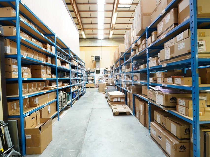 A LOUER - LOCAUX D'ACTIVITE 520m² - DARDILLY