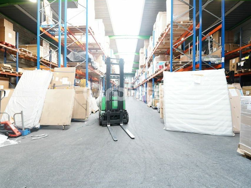 Location local d''activites 1092 m² non divisibles