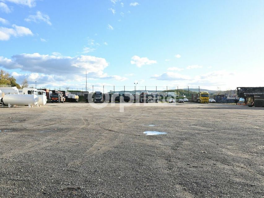 A LOUER - TERRAIN 1500 M² - TERNAY