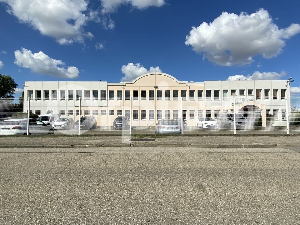 A LOUER - BATIMENT 1240m²  - AVEC QUAIS DE CHARGEMENT