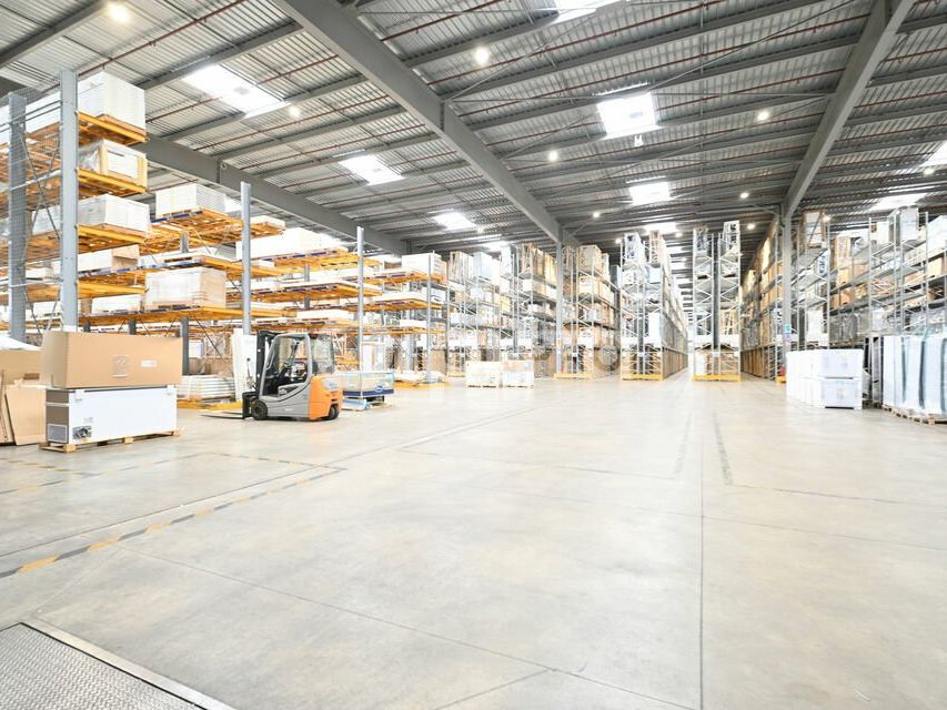 Location entrepot 9280 m² non divisibles