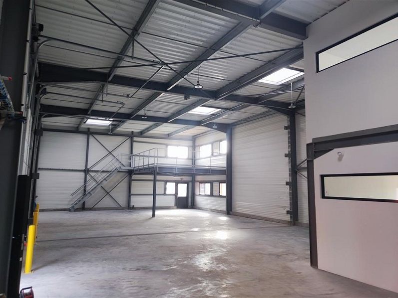 A vendre entrepot 372 m² à ST MARC SUR MER