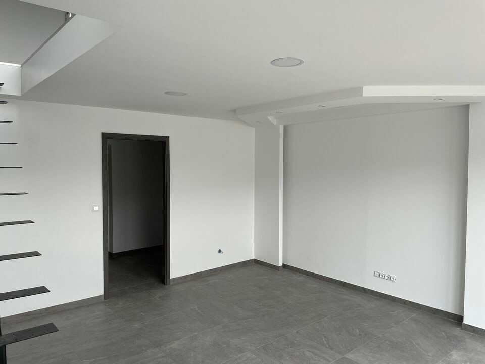 Location local d''activites 200 m² non divisibles