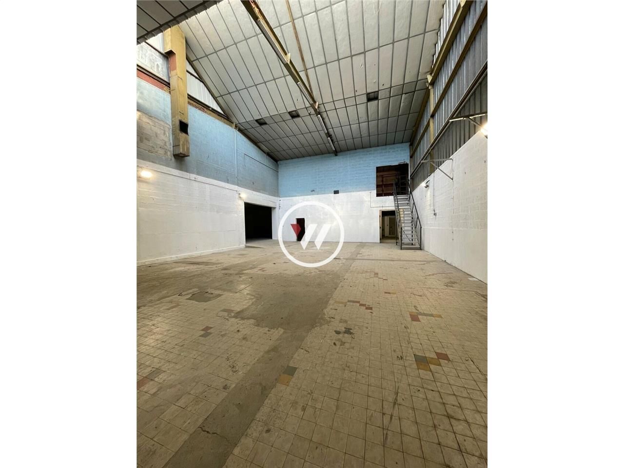 Location local d''activites 681 m² non divisibles