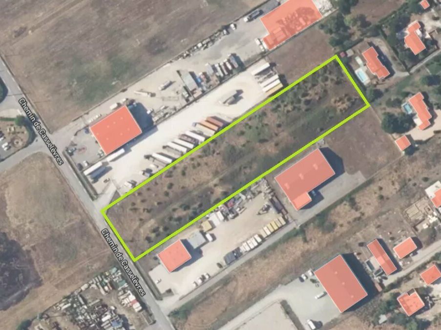 TERRAIN A USAGE D'ACTIVITES A VENDRE