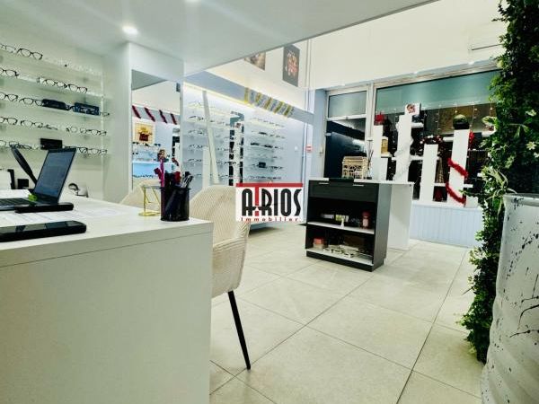 Location local commercial 32 m² non divisibles