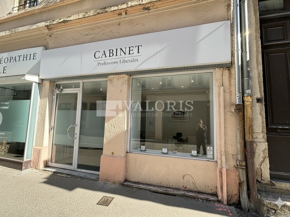 Valoris Real Estate vous propose à la vente un local commercial d'une surface de 50 m² au cœur du 6ème arrondissement de Lyon.