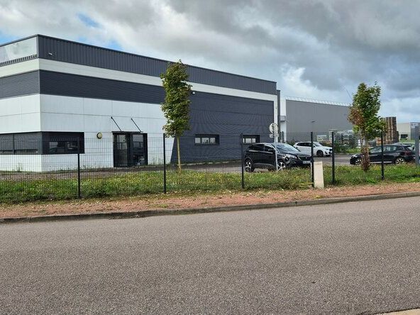 Location local d''activites 603 m² non divisibles