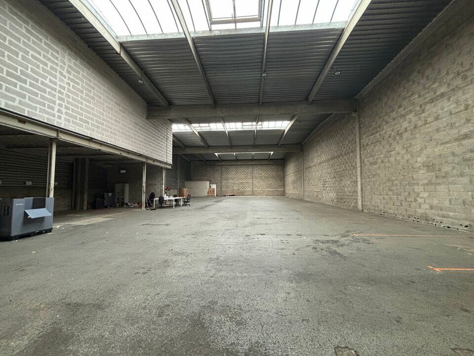 Location local d''activites 1150 m² non divisibles