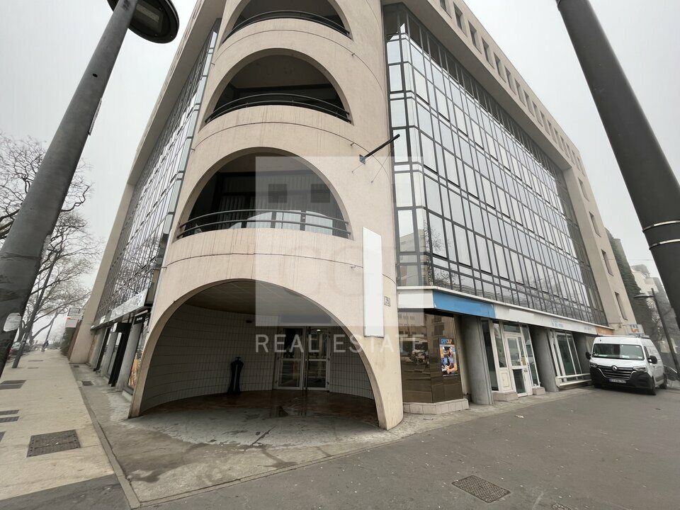 À Louer : Bureaux Modernes de 2 373 m² à Lyon 7 - Divisibles en Deux Lots