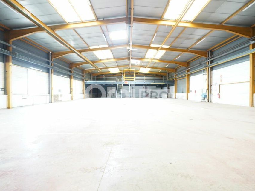 1475 m² pour ce local d'activites en location à Venissieux