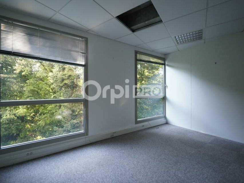 Location bureaux 1233.48 m² divisibles à partir de 187.42 m²