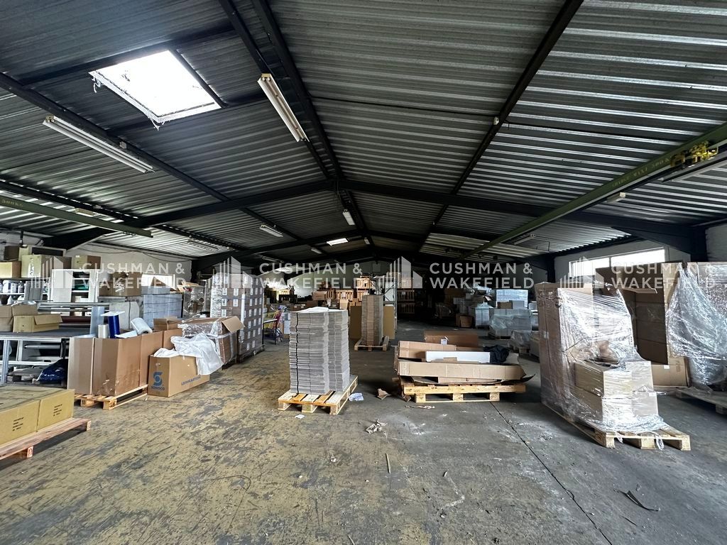 Location activités 800 m² non divisibles