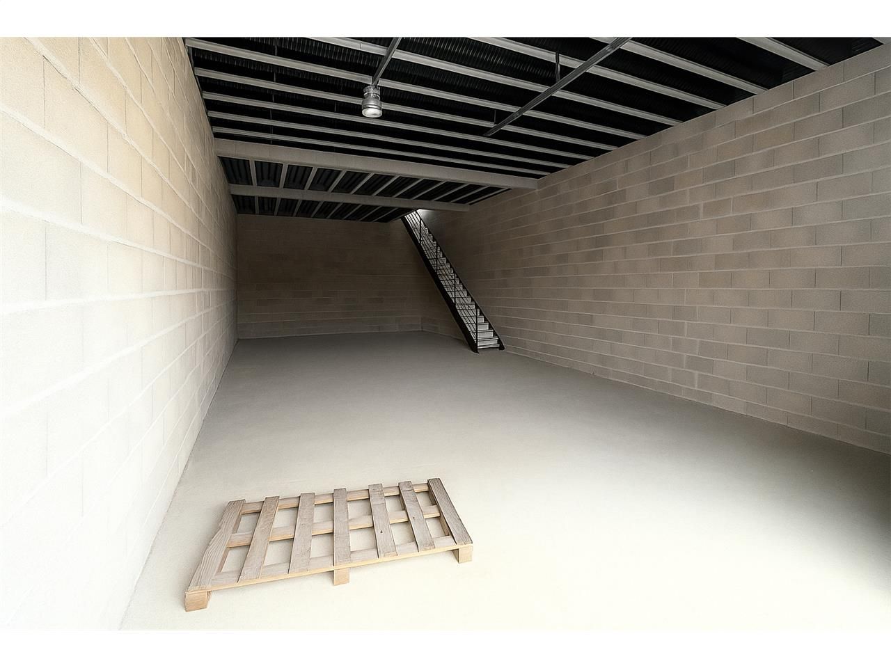 Location local 133.00 m² à MONTUSSAN