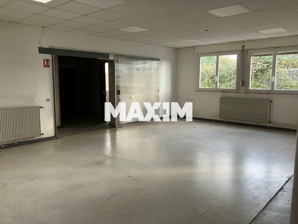 Très bel emplacement pour ce local d'activités