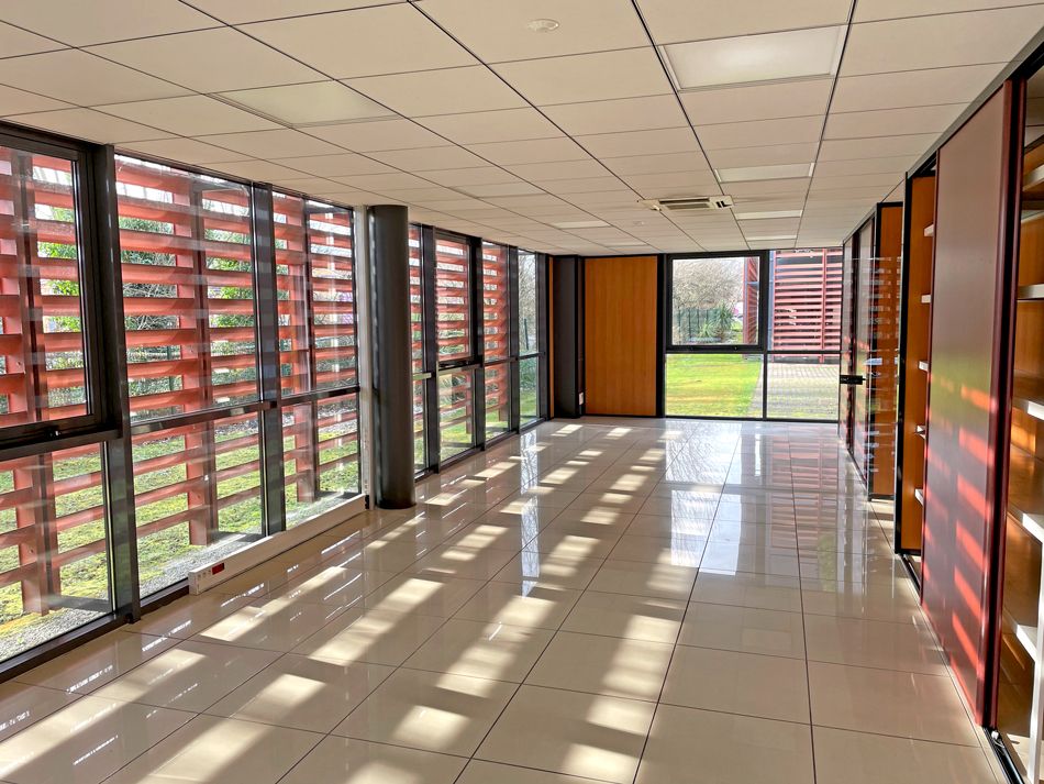 Location bureaux 384.00 m² à SAINT JEAN