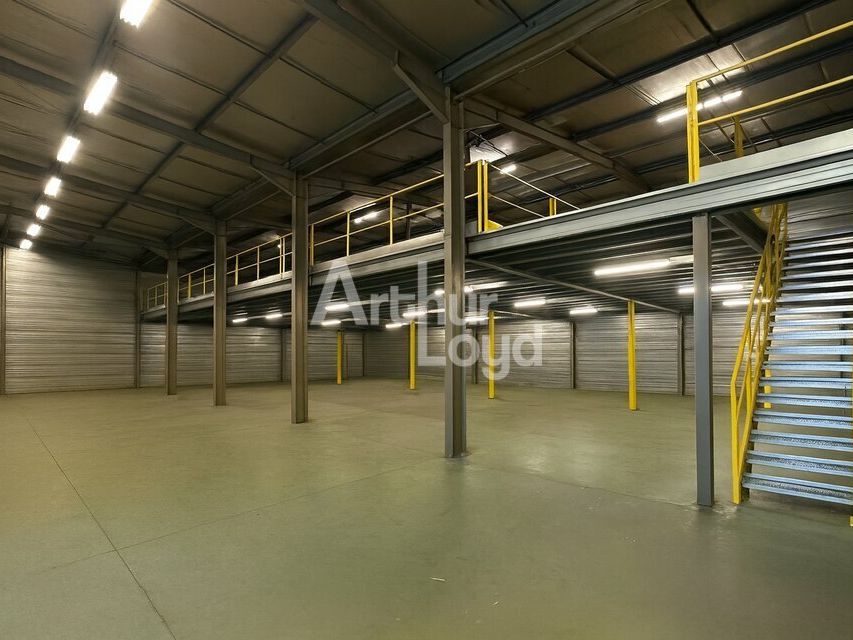 Location entrepot 1500 m² non divisibles