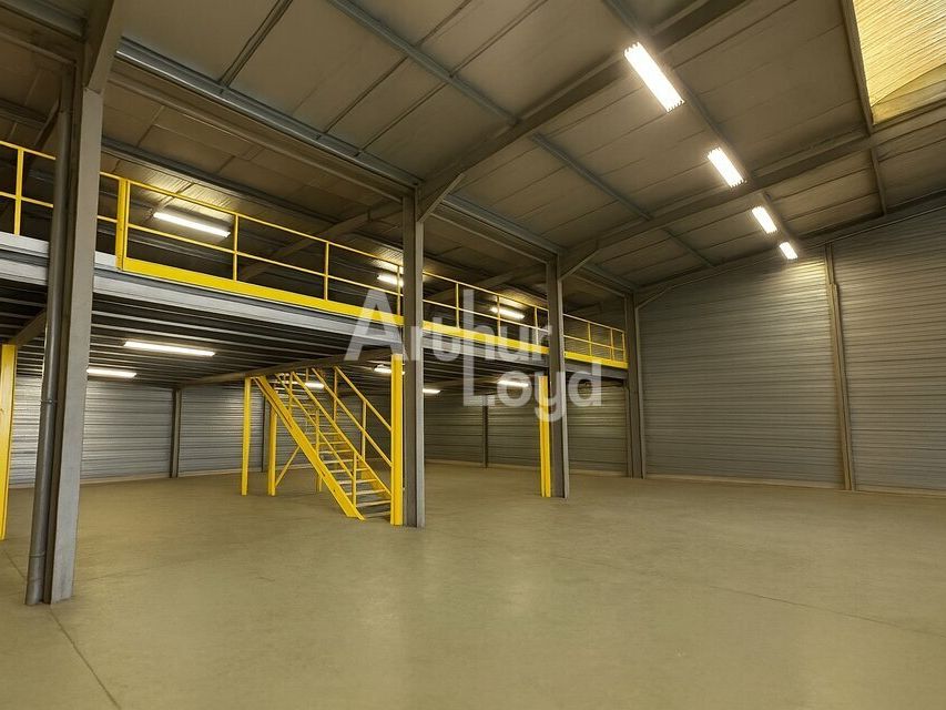 A LOUER - LOCAL D'ACTIVITE DE 1500m2 - PORTE-DE-SAVOIES