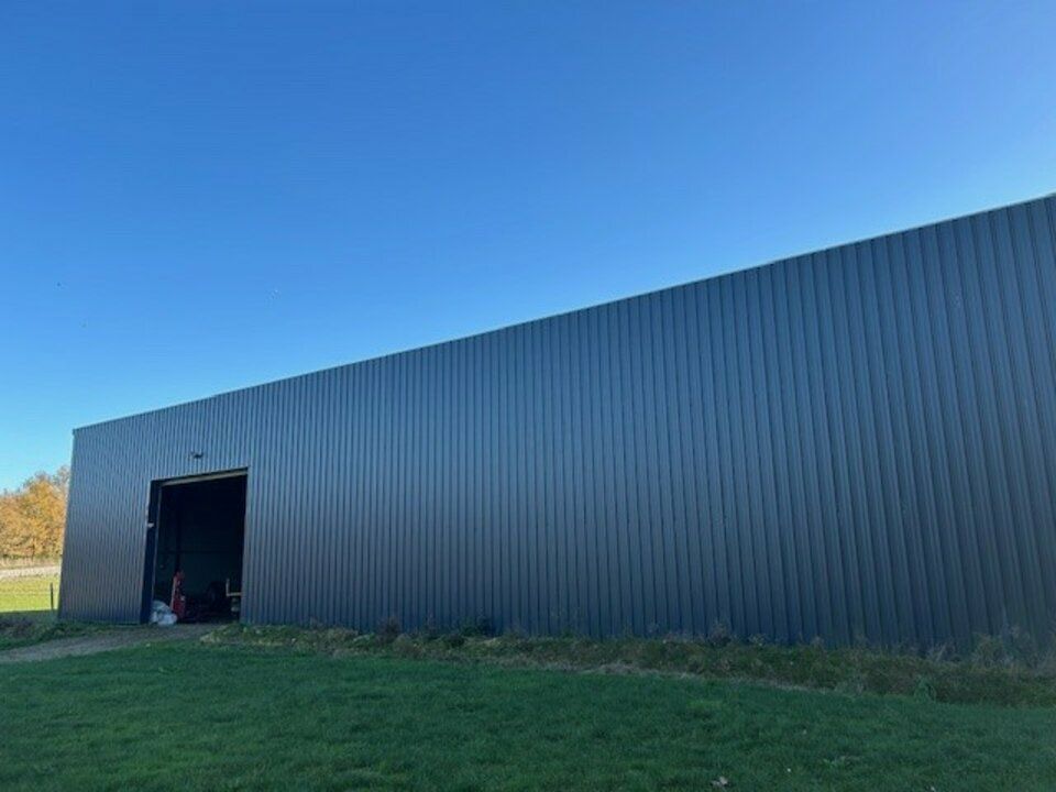 Location entrepot 749.99 m² non divisibles