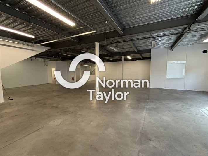 Location local d''activites 226 m² non divisibles
