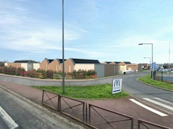 Location local d''activites 8901 m² divisibles à partir de 396 m²