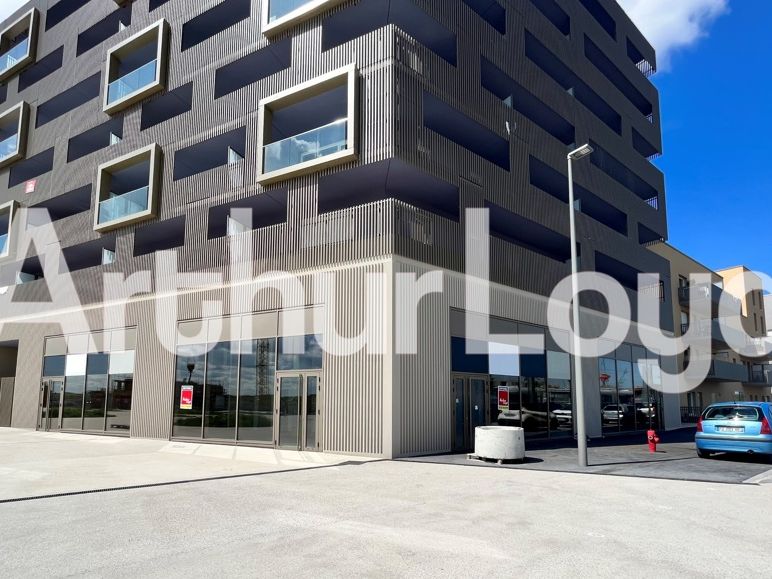 Location local commercial 145.00 m² à FLEURY SUR ORNE