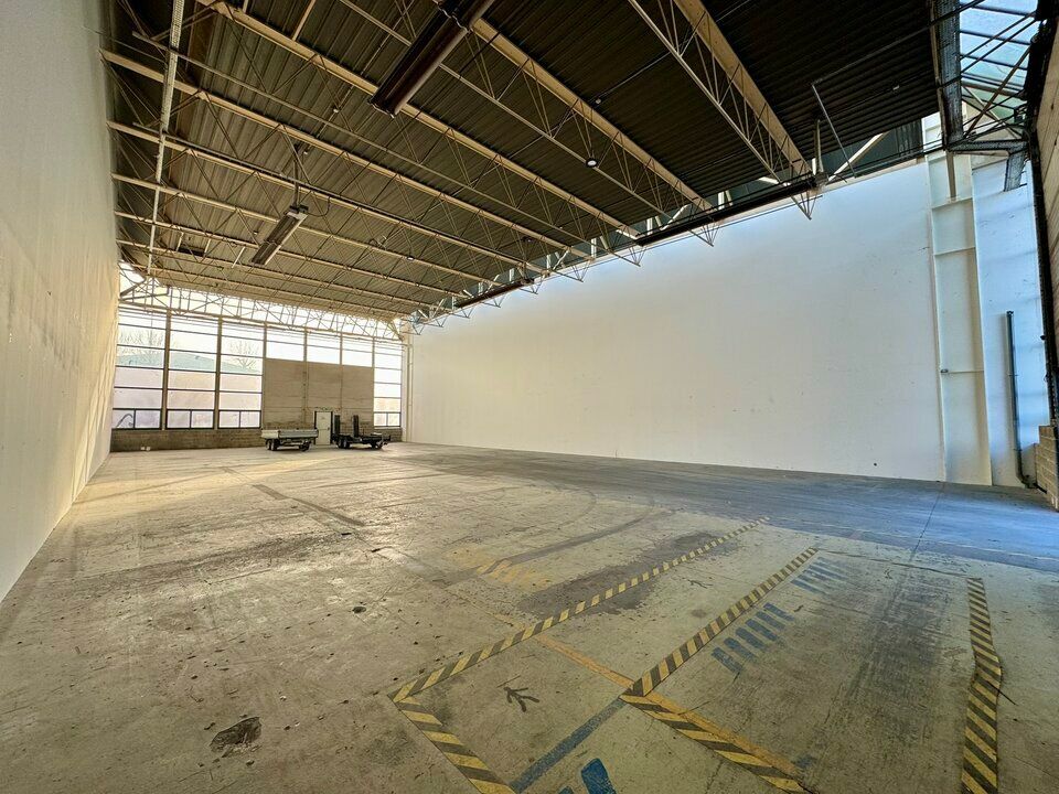 Location local d''activites 630 m² non divisibles