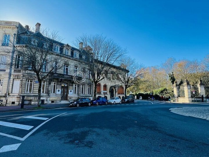 A LOUER - IMMEUBLE DE BUREAUX - 434 M²