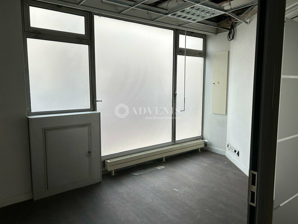 Environ 143 m² de locaux commerciaux ou bureaux, à vendre en centre ville de Saint Avertin 