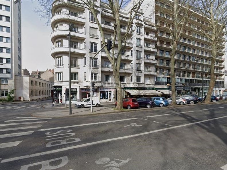 Location local commercial 75.1 m² non divisibles