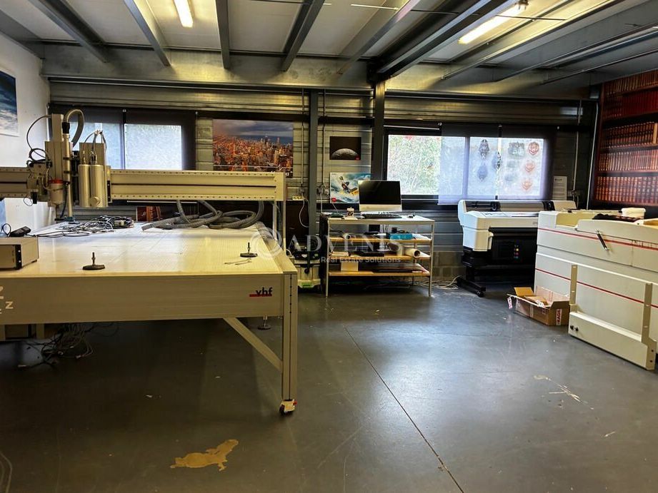 Local d'activité d'environ 750 m², à louer à Sorigny - Montbazon