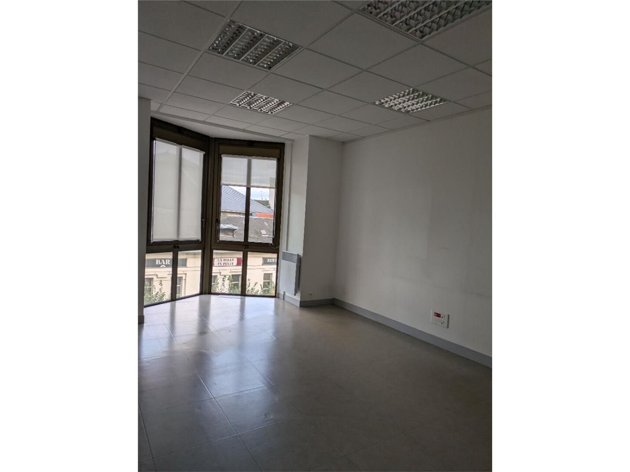 Location bureaux 128.28 m² à LIMOGES