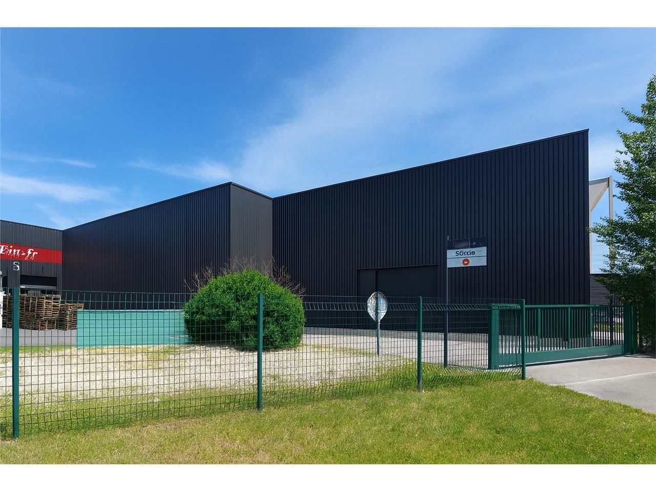 Location local 294.00 m² à CANEJAN