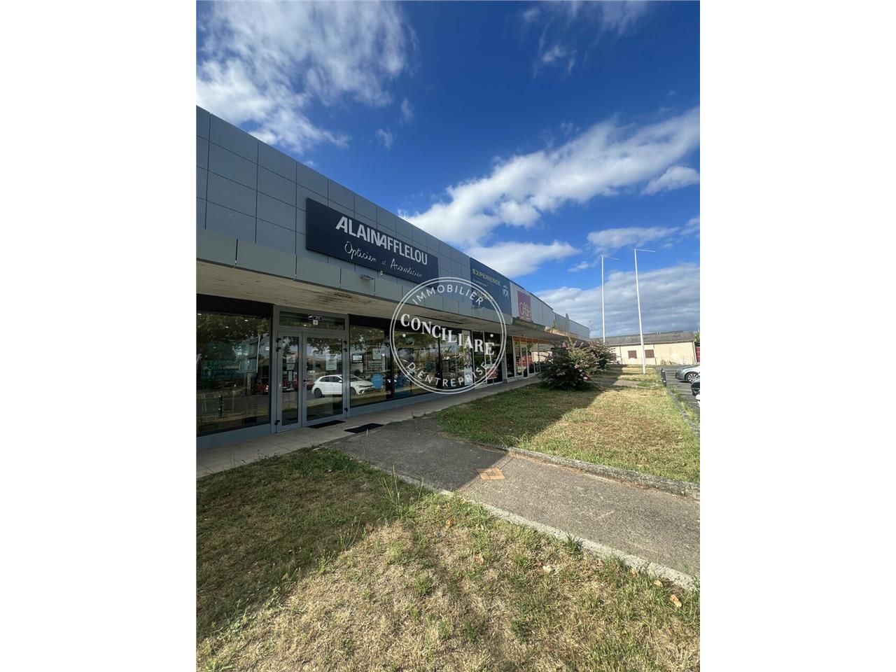 Location local commercial 224 m² non divisibles