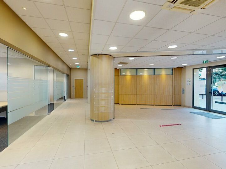 Location local commercial 267 m² non divisibles