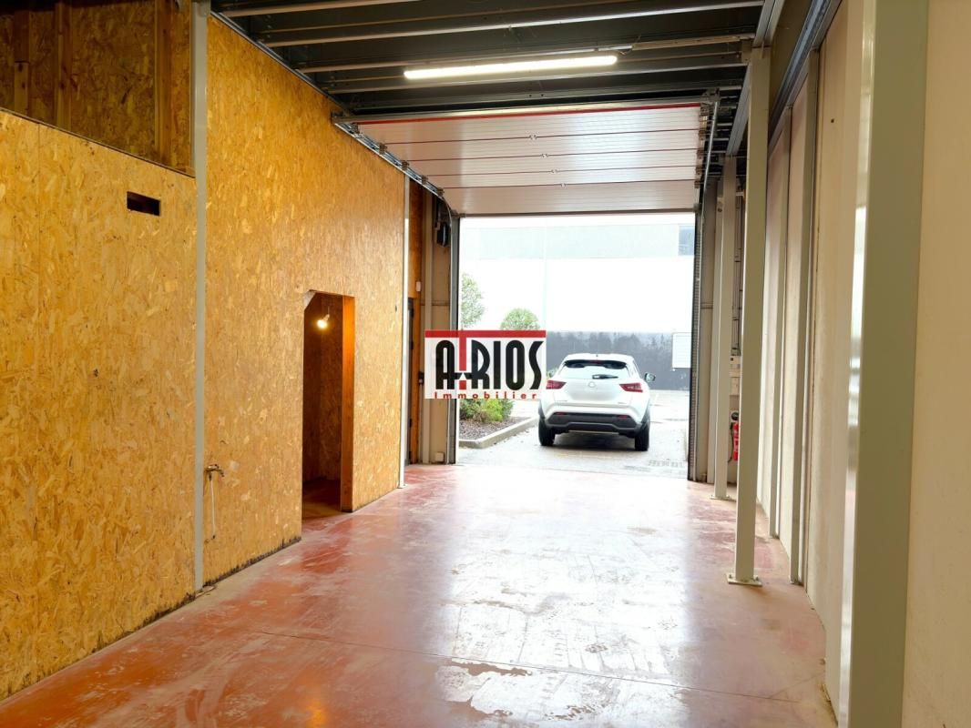 Location entrepôts 80 m² non divisibles