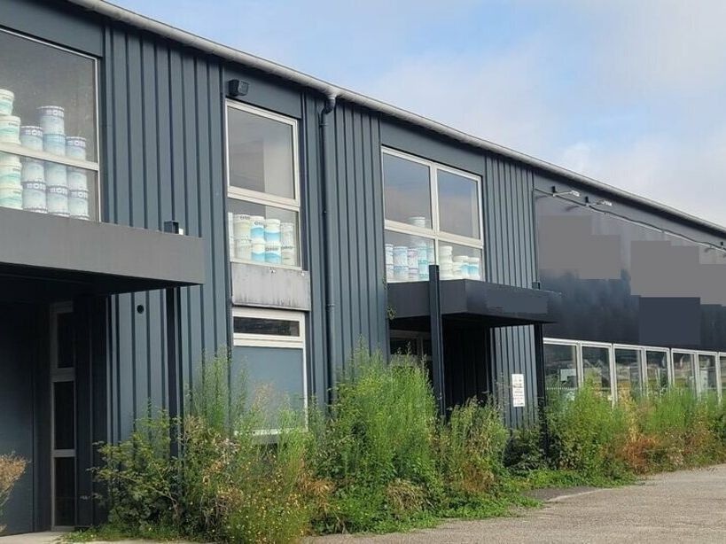 Location local d''activites 910 m² non divisibles