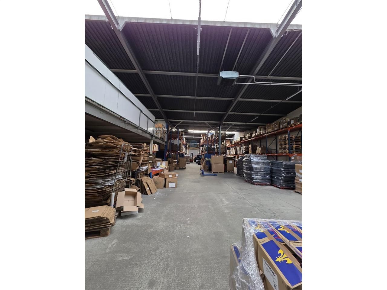 Location local 1091 m² à INGRE