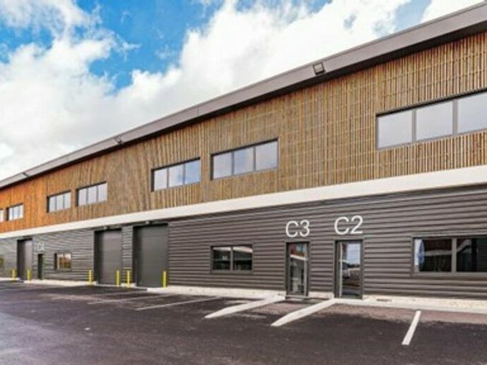 ACTI'LOG Transaction vous propose à la location, un local d'activités avec bureaux d'accompagnement, idéalement situé à Cormeilles-en-Parisis.