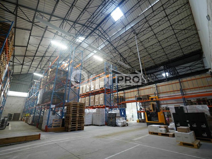 Location local d''activites 1034 m² non divisibles