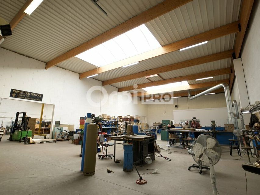 Location local d''activites 887 m² non divisibles