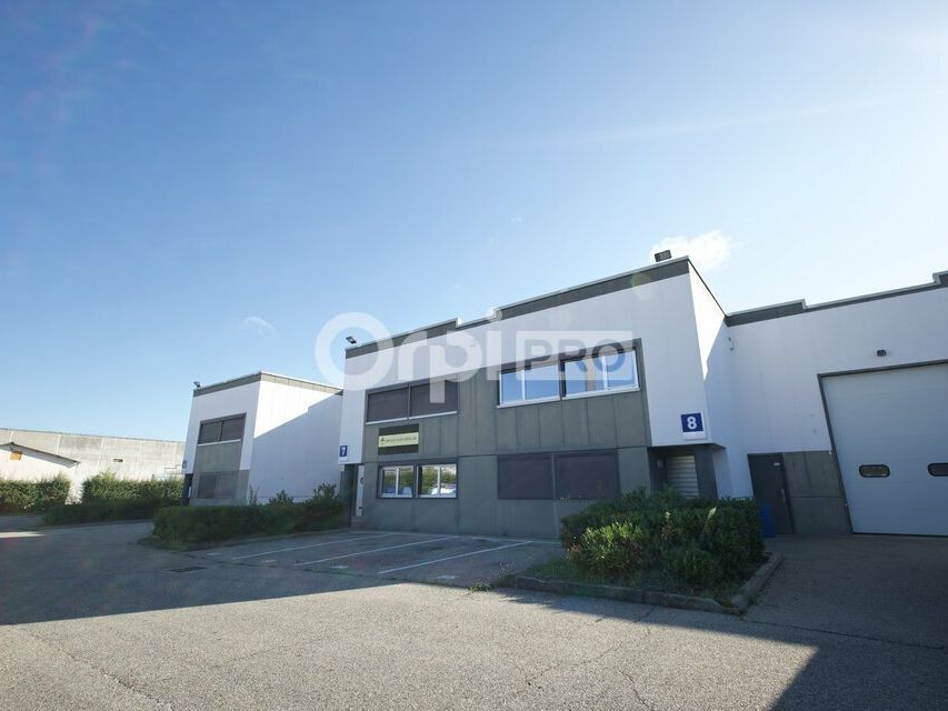 Location local d''activites 2289 m² divisibles à partir de 363 m²