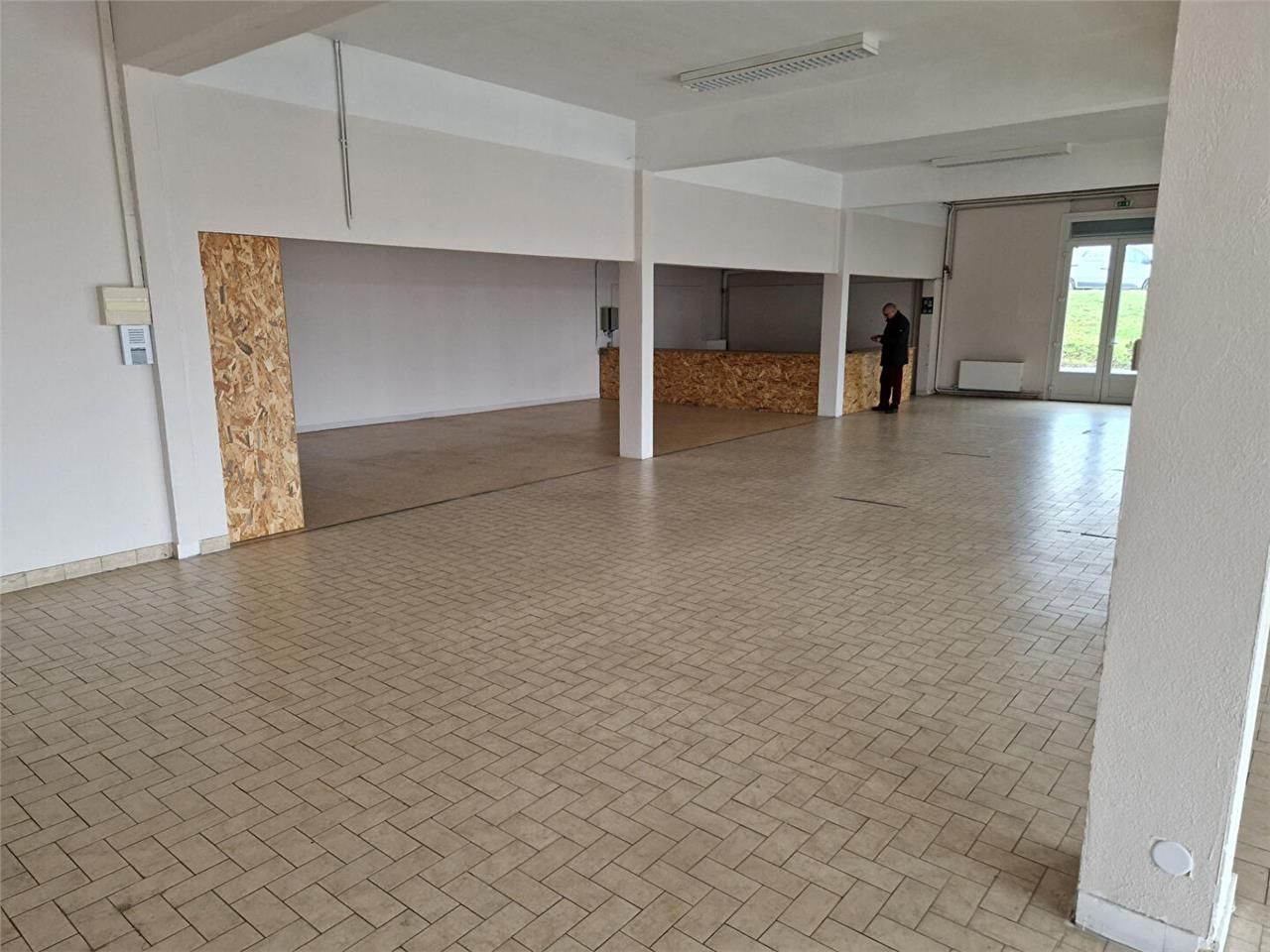 Location local 305.00 m² à LIMOGES