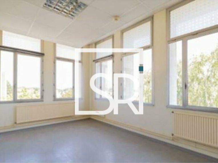 PROCHE A71 / A75 -  LOCATION BUREAUX MODULABLES de 194 M² - CLERMONT NORD - 63000 CLERMONT-FERRAND